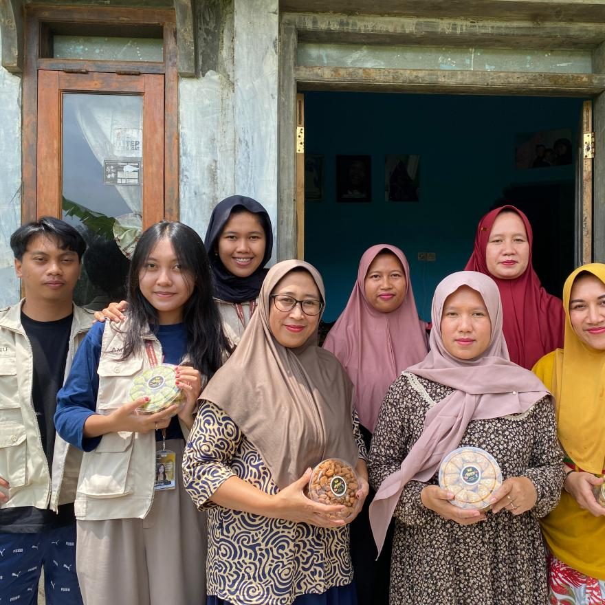 Optimalisasi UMKM Anjani Cookies: Peran Mahasiswa KKN dalam Pendataan dan Pendampingan Produksi Kue