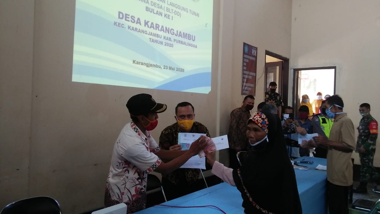 BANTUAN SOSIAL COVID-19 DI DESA KARANGJAMBU