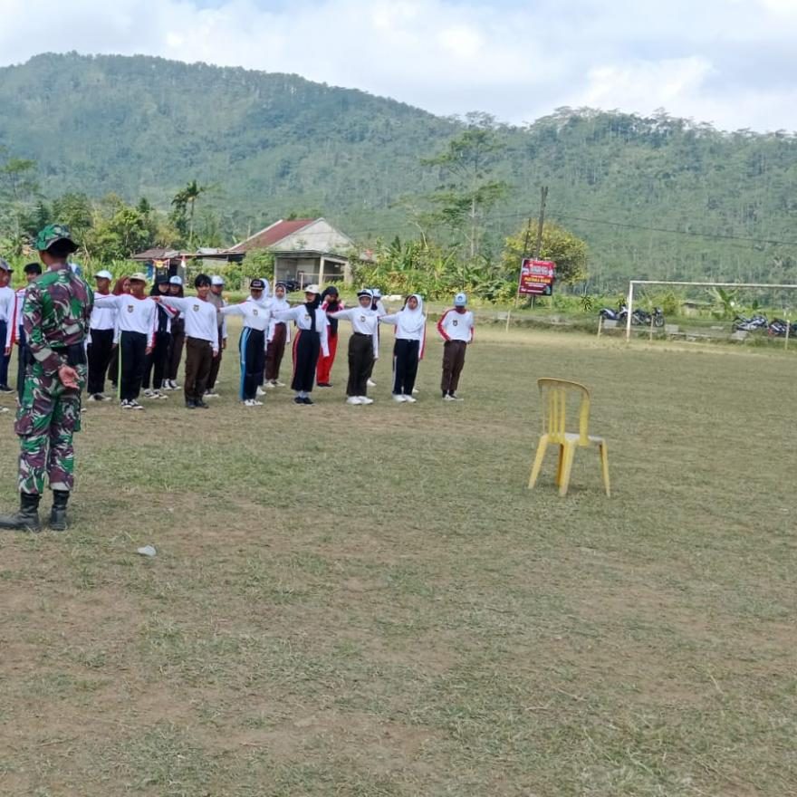 Teriknya Matahari Tak Menghalangi Semangat Pelatihan Paskibraka di Kecamatan Karangjambu